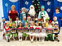 Новогодний утренник в средней группе "Капельки".