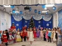 Новогодний утренник в подготовительной группе "Пчëлки".
